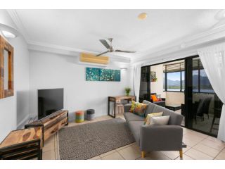 Belle Escapes - Chic City Apartment with Waterfront Views Apartment, Cairns - 2