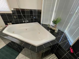 Chill Lux SPA Unit Guest house, Queensland - 1