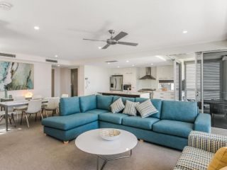 Ciel Unit 2 - Modern 2 bedroom plus study, beach side apartment with Wi-Fi Apartment, Gold Coast - 1