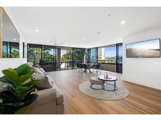 Circle on Cavil Canal Views huge apartment Apartment, Gold Coast - 2