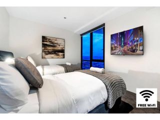 Circle on Cavil SubPenthouse 4BRM Lv52! Ocean View Apartment, Gold Coast - 4