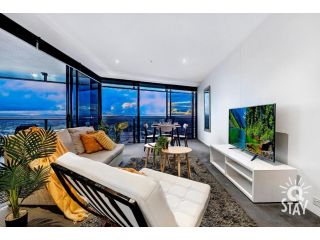 Circle on Cavill 2 Bedroom, Hinterland View - QSTAY Apartment, Gold Coast - 2