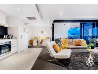 Circle on Cavill 2 Bedroom, Hinterland View - QSTAY Apartment, Gold Coast - 5
