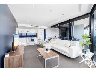 Circle on Cavill 1 Bedroom SPA & Study, Hinterland View - QSTAY Apartment, Gold Coast - 2