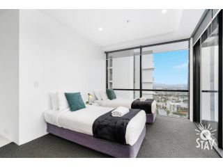 Circle on Cavill 1 Bedroom + Study, High Floor, Hinterland - QSTAY Apartment, Gold Coast - 5