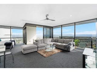 Circle on Cavill 1 Bedroom + Study, High Floor, Hinterland - QSTAY Apartment, Gold Coast - 2