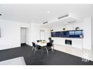 Circle on Cavill 1 Bedroom + Study, High Floor, Hinterland - QSTAY Apartment, Gold Coast - 3