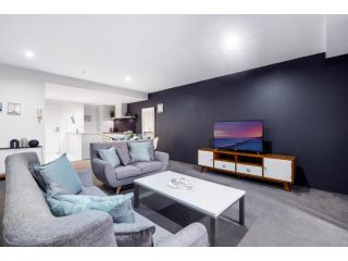 Circle on Cavill - 2 Bedroom Hinterland Apartments in the Heart of Surfers Paradise Apartment, Gold Coast - 5