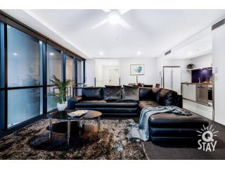Circle on Cavill â€“ 2 Bedroom Ocean SPA Apartment in the centre of Surfers Paradise! Apartment, Gold Coast - 1