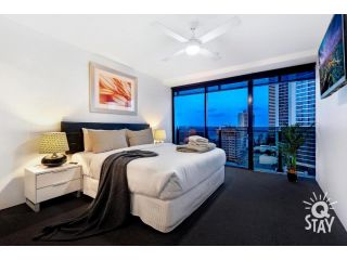 Circle on Cavill â€“ 2 Bedroom Ocean SPA Apartment in the centre of Surfers Paradise! Apartment, Gold Coast - 5