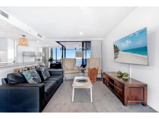 Circle on Cavill â€“ 2 Bedroom Ocean SPA, Sleeps 6! Apartment, Gold Coast - 1