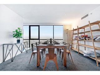 Circle on Cavill â€“ 2 Bedroom Ocean SPA, Sleeps 6! Apartment, Gold Coast - 3