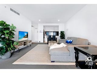 Circle on Cavill â€“ 2 Bedroom Riverview Spa Apartment Apartment, Gold Coast - 1