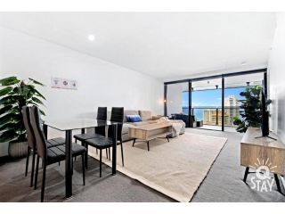 Circle on Cavill â€“ 2 Bedroom Riverview Spa Apartment Apartment, Gold Coast - 4