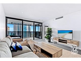 Circle on Cavill â€“ 2 Bedroom Riverview Spa Apartment Apartment, Gold Coast - 2