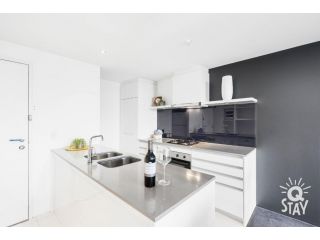 Circle on Cavill â€“ 2 Bedroom SPA River View Apartment, Gold Coast - 3