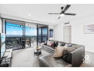 Circle on Cavill â€“ 2 Bedroom SPA River View Apartment, Gold Coast - 2