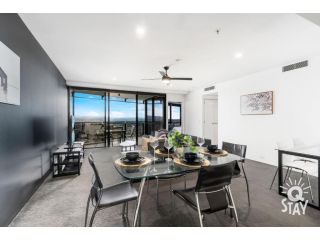 Circle on Cavill â€“ 2 Bedroom SPA River View Apartment, Gold Coast - 4