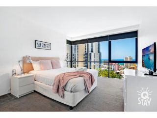 Circle on Cavill â€“ 2 Bedroom + Study Ocean SPA Surfers Paradise! Apartment, Gold Coast - 5