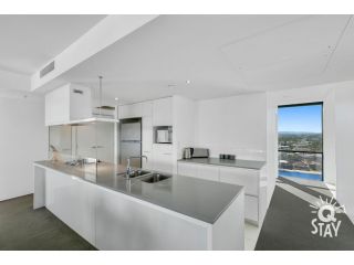 Circle on Cavill â€” 3 Bedroom with Ocean View in the heart of Surfers! Apartment, Gold Coast - 5