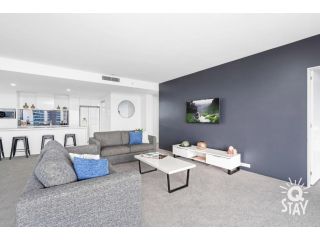 Circle on Cavill â€“ 4 Bedroom Sub Penthouse Ocean - Level 49!! Apartment, Gold Coast - 2