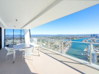 Circle On Cavill 52nd Floor Spacious Skyhome Apartment Apartment, Gold Coast - 2