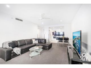 Circle on Cavill Modern 1 Bedroom + Study, Ocean View â€” Q Stay Apartment, Gold Coast - 2