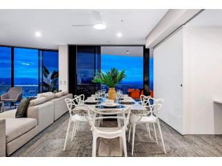 Circle On Cavill Subpenthouse Apartment, Gold Coast - 3