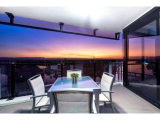 Circle on Cavill Surfers Paradiseâ€“ 2 Bedroom Ocean View Family - KIDS STAY FREE Apartment, Gold Coast - 2