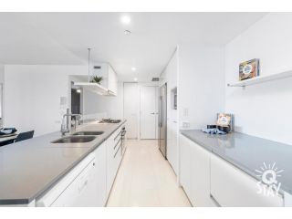 Circle on Cavill Surfers Paradise 3 Bedroom SPA Sleeps 9 Apartment, Gold Coast - 5