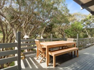 Classic Beach House With Tree Top Views Guest house, Rye - 4