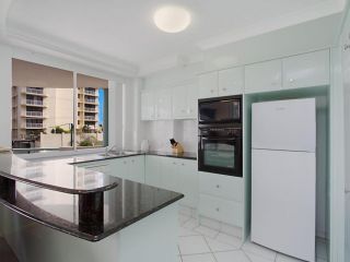 Classique Unit 3 - Well appointed unit in a security building Apartment, Gold Coast - 1