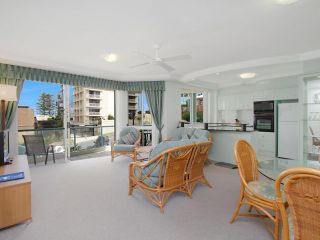 Classique Unit 3 - Well appointed unit in a security building Apartment, Gold Coast - 2