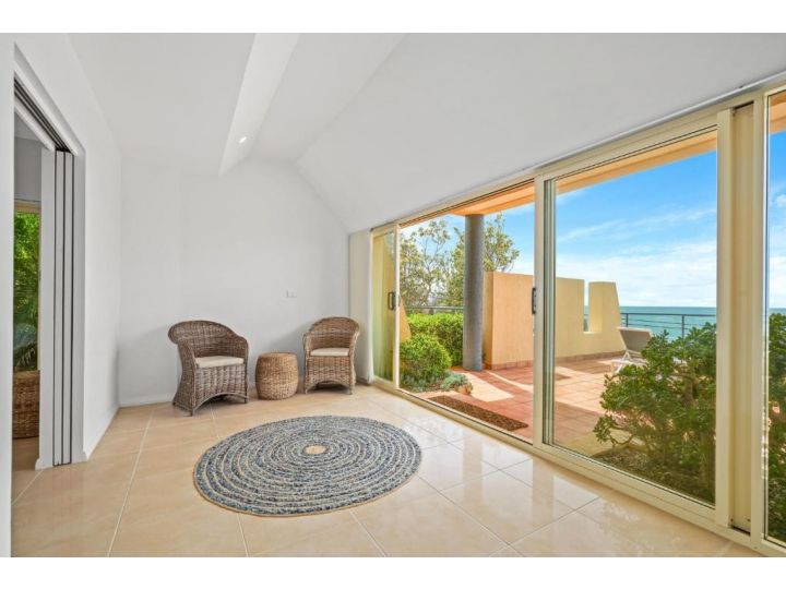 Spacious Home with Ocean Views, Close to Beach Guest house, Wamberal - imaginea 7
