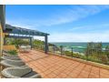 Spacious Home with Ocean Views, Close to Beach Guest house, Wamberal - thumb 11