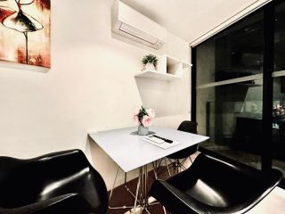 Close Vic Market 1BR studio + Wifi + Balcony Apartment, Melbourne - 3