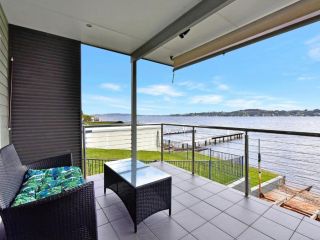 Coal Point Absolute Water Waterfront Guest house, New South Wales - 1