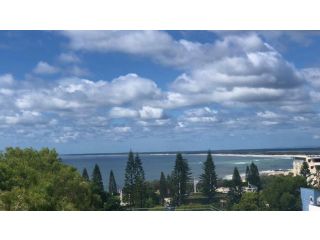 Coastal Apt At Kings Beach, Stunning View Guest house, Caloundra - 2