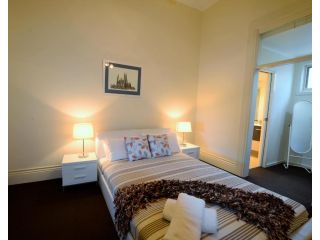 Cobb & CoHouse -Luxury Large Home BendigoCBD Guest house, Bendigo - 1