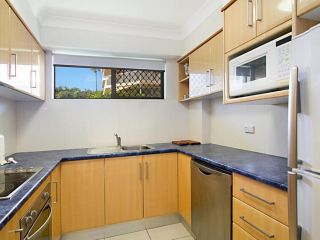 Cobden Court Unit 6 - 2 bedroom unit one street from the beach Apartment, Gold Coast - 1