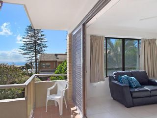 Cobden Court Unit 6 - 2 bedroom unit one street from the beach Apartment, Gold Coast - 5