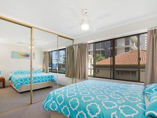 Cobden Court Unit 6 - 2 bedroom unit one street from the beach Apartment, Gold Coast - 4