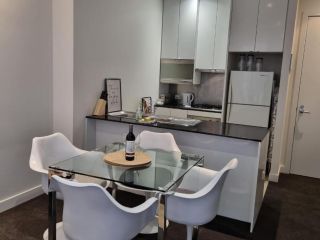 Collins central 2-bd apartment with pre-reserve parking Apartment, Melbourne - 2