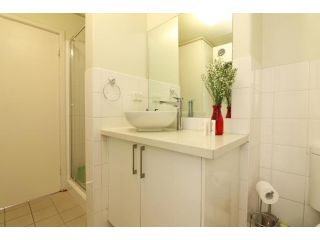 Colour Pop Fitzroy - Pets, Parking, Balcony, 3bdrm Guest house, Melbourne - 3