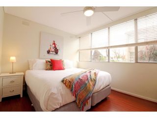 Colour Pop Fitzroy - Pets, Parking, Balcony, 3bdrm Guest house, Melbourne - 4