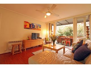 Colour Pop Fitzroy - Pets, Parking, Balcony, 3bdrm Guest house, Melbourne - 1