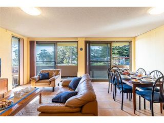 Columbia 1 12 Columbia Close large unit with fantastic water views Apartment, Nelson Bay - 5