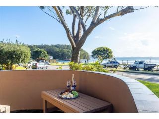 Columbia 1 12 Columbia Close large unit with fantastic water views Apartment, Nelson Bay - 1