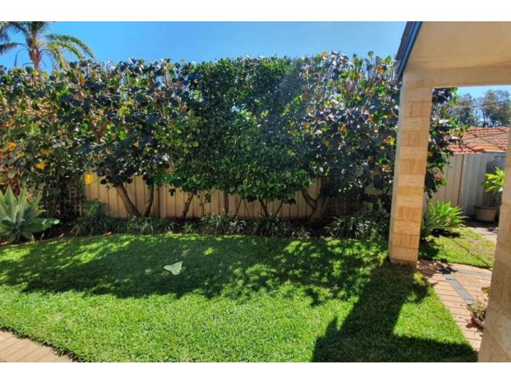 Comfortable 2BDR Unit with Lush Serene Garden Apartment, Perth - imaginea 15