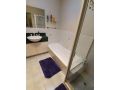 Comfortable 2BDR Unit with Lush Serene Garden Apartment, Perth - thumb 12